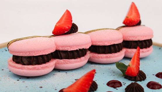 MACARON PLATED DESSERT